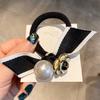 Diadema estilo Chanel estilo coreano camelia blanco y negro perla lazo banda para el cabello banda de goma gruesa de alta elasticidad diadema de moda estuche de cuero