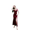 Vestido de Terciopelo Dorado para Socialité de Otoño e Invierno, Diseño Astuto de Escote Bajo con Tirantes, Falda Larga Sexy con Abertura, Vestido de Noche para Discoteca