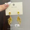 Pendientes de Zirconia con Forma Irregular de Hoja y Gota de Agua de Lujo Ligero Estilo Francés Pendientes de Botón de Personalidad de Nicho Transfronterizos Europeos y Americanos de Gama Alta
