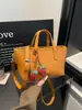 Bolsa de balde versátil e estilosa para uso transfronteiriço, bolsa de ombro e transversal moderna para o dia a dia e para o trabalho, bolsa de mão de nicho minimalista e moderna