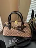 Bolsa casual com estampa vintage, bolsa de mão versátil de moda luxuosa leve, bolsa Kelly com letras, bolsa de ombro feminina, bolsa transversal texturizada de nicho