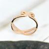 Owello Moda Estilo Coreano Amor Belleza Oro Rosa 18K Anillo Individual Joyería de Acero Anillo para Mujer Anillo Pequeño de Moda