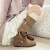 Hebilla de cinturón estilo otoño 2025, botas altas que aumentan la altura para mujer, versátiles y adelgazantes, botas de montar retro, estilo nuevo