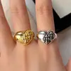 Anel de Coração Cruzado com Design de Nicho para Mulheres, Estilo Vintage de Luxo Leve, Estilo Punk Versátil, Anel Aberto Ajustável de Alta Qualidade para o Dedo Indicador