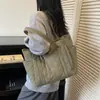 Bolsa Tote Casual e Leve de Algodão com Enchimento para Mulheres 2025 Outono e Inverno Novo Estilo Casual e Versátil Grande Capacidade Bolsa de Ombro para o Dia a Dia