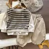 Sudadera de primavera estilo coreano a rayas conjunto de algodón puro a rayas moda para niños otoño primavera pantalones de trabajo para niños conjunto de tres piezas