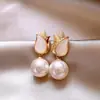Pendientes de Tachuela de Perla Tulipán Ojo de Gato Franceses Elegantes Lujo Ligero Sensación de Gama Alta Clip para Oreja Triangular Temperamento Suave Pendientes Versátiles