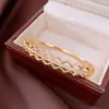 Pulseira com Fecho Hexagonal Vazado em Zircônia Banhada a Ouro 18K Real Pulseira Versátil de Personalidade Simples Joia de Mão de Luxo Leve para Mulheres