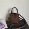 Bolsa de Palha Tecida Fosca de Nicho High-End para Mulheres 2025 Outono e Inverno Versátil Nova Bolsa de Mão Bolsa de Ombro Transversal Retrô