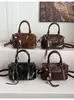 Bolsa de Mão Boston de Couro Macio de Luxo Leve de Comércio Exterior para Mulheres, Nova Bolsa Versátil Popular de Ombro e Transversal para o Dia a Dia