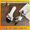 Sandalias elegantes y transpirables para usar al aire libre, cómodas y no cansan los pies, nueva colección de verano 2026, talla grande, con un moño y un diseño chic y elegante, sandalias de tacón alto sin cordones