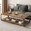 Mesa de centro pequena para salas de estar pequenas, design moderno simples para uso doméstico, adequada para apartamentos de aluguel, mesa lateral quadrada criativa simples para sofá