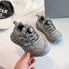 Sapatos Infantis com Fivela Giratória 2026 Outono Malha Respirável Sapatos para Meninos e Meninas para Crianças Maiores, Tênis Leves com Solado Macio