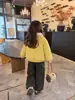 Casaco de algodão forrado com fleece para meninas, novo casaco de algodão estilo coreano com desenho animado para crianças outono/inverno 2026, peça de outer wear fofa e casual