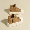 Nuevos zapatos de moda de plataforma alta de caña alta elegantes para mujer, zapatillas casuales versátiles con cordones para aumentar la altura, otoño temprano 2026