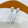 Pendientes verticales de aguja de plata S925 con perlas naturales de agua dulce, barras de plata pequeñas y ligeras de lujo, pendientes elegantes de fritilaria colorida.