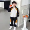 Conjunto de Moletom com Gola Alta para Meninos Outono 2026 Novo Estilo Infantil Elegante Primavera e Outono Esportivo Conjunto de Duas Peças Tendência
