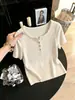 Camiseta de punto para mujer con cuello de media botonadura que deja ver la clavícula, estilo francés, manga corta, corte ajustado, base acanalada, primavera-verano 2026