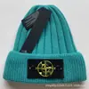 Venta al por mayor de fábrica gorro de frío para otoño e invierno para hombre gorro de punto casual europeo y americano cierre de botón punta cálida gorro de lana gorro grueso de punto