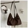 Bolsa Tote de Ombro Minimalista Lisa Texturizada 2026 Nova Grande Capacidade Casual Tendência Plissada para o Dia a Dia da Mulher