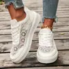 Nuevos zapatos de mujer transfronterizos, zapatos casuales versátiles de verano, cómodos, ligeros, con cordones, huecos, planos, transpirables, zapatillas casuales