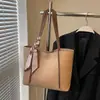 Nova Bolsa de Ombro da Moda 2026 com Lenço de Seda Estiloso, Bolsa Tote Simples e Texturizada, Bolsa de Mão Vintage de Grande Capacidade para o Dia a Dia