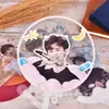 Abanico de PVC Transparente Personalizado de una Cara para Apoyo en Conciertos de Celebridades Coreanas y Merchandising Promocional