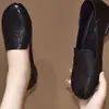 Sapatilhas Estampadas da Moda para Mulheres 2026 Novo Outono Bico Redondo Sapatos para Mãe Idosa Retro Confortáveis Couro Macio Sola Macia Sapatos Femininos