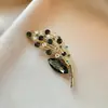 Broche Borboleta de Vidro de Luxo de Alto Padrão Transfronteiriço, Cristal Retro Incrustado com Diamantes, Elegante e Estiloso Broche para Blazer de Terno para Mulheres