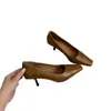 Zapatos de tacón de aguja cuadrados retro para mujer, nueva colección otoño/invierno 2026, elegantes, minimalistas, versátiles, zapatos de punta fina