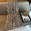 Bufanda de Moda Europea y Americana con Estampado de Leopardo Estilo Old Money Sensación de Alta Gama Chal para Abrigo Bufanda Larga de Seda para Mujer Chal Grande para Abrigo