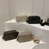 Bolsa de Ombro Quadrada Pequena com Letra para Mulheres 2025 Nova Tendência Moda Ins Crossbody para Mulheres Estilo Coreano Versátil Texturizada