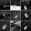 Desenho animado ins Colar de aço de titânio Carta de hip-hop masculina e feminina Simples personalizado Celebridade da Internet Pingente sem cor Corrente de lã combinando