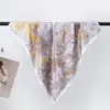 [Beige Bosque] Bufanda de Seda Simulada, Elegante y Artística con Estampado Creativo, Bufanda Cuadrada de 70 cm, Accesorios Versátiles para Mamá