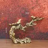 Ornamento Pequeno para Sala de Estudo de Latão Puro Sólido: Pega Empoleirada em Flor de Ameixeira Porta-canetas, Apoio de Caneta, Suporte de Caneta, Escultura de Cobre de Pega em Galho