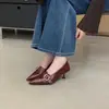 Temporada de Primeras Reuniones Tacón Fino Elegante Francés Punta Fina Zapatos Rojos Individuales Zapatos de Mujer 2026 Nuevo Otoño Par Negro con Falda