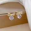 [Acero de Titanio] Conjunto de Collar y Pendientes de Mariposa Microincrustados Lujo Ligero Personalidad Microincrustada Elegante Combinación de Pendientes y Collar para Banquetes