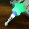 Palo de Luz Estrella para Concierto Lámpara de Estrella de Cinco Puntas de Colores Palo de Ayuda Palo de Amor Lámpara de Mano Accesorios Luminosos de Soporte para Escenario
