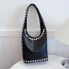 Bolso Retro de Hombro Sobaco con Remaches Moda Europea y Americana Bolso de Motorista Sencillo Popular Transfronterizo Bolso Balde de Gran Capacidad