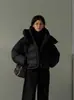 Jaqueta de Algodão com Capuz e Gola Alta Estilo Coreano para Mulheres, Estilo Curto Inverno 2026, Nova Jaqueta Puffer Quente Acolchoada Solta