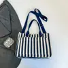 Bolsa feminina de grande capacidade para uso transfronteiriço, nova coleção outono 2026, bolsa de ombro versátil e elegante, bolsa tote moderna e casual para o trabalho e uso diário