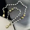 Collar Largo de Perlas Multicapa de Lujo Ligero de Nicho, Cadena de Suéter Vintage con Corazón, Modelo Nuevo 2025 Más Vendido con un Toque de Alta Gama