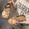 Novas Sandálias Tamanco de Verão para Mulheres 2026, Meias Pantufa Fechadas na Ponta, Solado Macio para Exterior, Estilo Cartoon de Celebridade da Internet para Praia