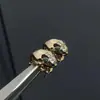 Brincos de alta qualidade Tesouro V cabeça de cobra azul dourada com diamante, microincrustados com olho de esmeralda de diamante, brincos de raquete de orelha de cobra, fornecimento direto da Europa e dos Estados Unidos