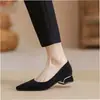 Zapatos antideslizantes de punta fina, zapatos cómodos de tacón alto, nuevo estilo francés de otoño 2026, versátiles para el uso diario, zapatos de un solo color