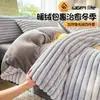 Juego de ropa de cama de cuatro piezas de terciopelo de leche de conejo engrosado para invierno, juego de tres piezas de funda de edredón de franela de coral, sábana y sábana bajera 4