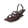 Sandalias Romanas Únicas de Forma Irregular con Tira Fina para Mujer, Nuevo Estilo Bajo en Dorado y Plateado, Punta Cuadrada, Punta Abierta, Tacón Medio, Adecuadas para Combinar con Vestidos