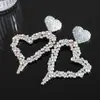 Brincos Pingente Vazado em Forma de Coração Cravejado de Diamantes com Agulha de Prata, Brincos Versáteis de Moda Europeia e Americana Mais Vendidos, Brincos de Luxo Leve de Alta Qualidade para Mulheres