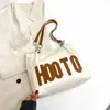 Bolsa grande popular para mujer 2023 otoño e invierno Nueva bolsa de mano con letras versátil gran capacidad Bolso de hombro para clase de estudiante universitario