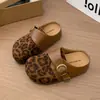 Zapatos Birkenstock de suela gruesa con tacón oculto para mujer, nuevo estilo otoño 2026 para personas bajas, perezosas, sin cordones, punta cerrada, medias zapatillas para uso en exteriores